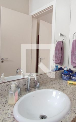 Casa de condomínio à venda com 335m², 4 quartos e 6 vagas Casa de condomínio à venda com 335m², 4 quartos e 6 vagasBanheiro Suíte 3