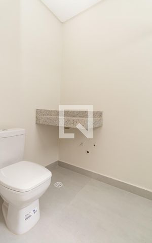 Casa à venda com 165m², 3 quartos e 3 vagasBanheiro Suíte 2