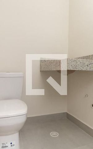Casa à venda com 165m², 3 quartos e 3 vagasBanheiro Suíte 2