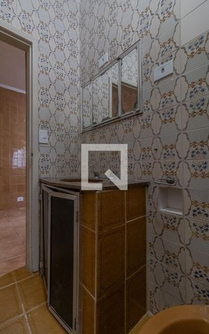 Casa à venda com 220m², 6 quartos e 2 vagas Casa à venda com 220m², 6 quartos e 2 vagasBanheiro