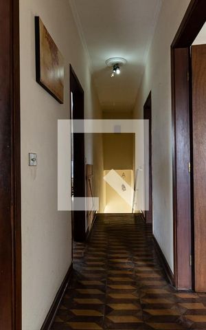 Casa à venda com 400m², 2 quartos e 3 vagas Casa à venda com 400m², 2 quartos e 3 vagasCorredor