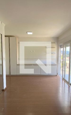 Casa à venda com 172m², 3 quartos e 2 vagas Casa à venda com 172m², 3 quartos e 2 vagasSuíte