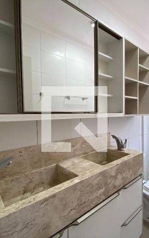 Casa à venda com 172m², 3 quartos e 2 vagas Casa à venda com 172m², 3 quartos e 2 vagasBanheiro da Suíte