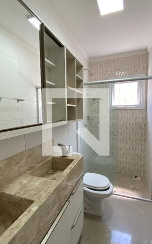 Casa à venda com 172m², 3 quartos e 2 vagas Casa à venda com 172m², 3 quartos e 2 vagasBanheiro da Suíte