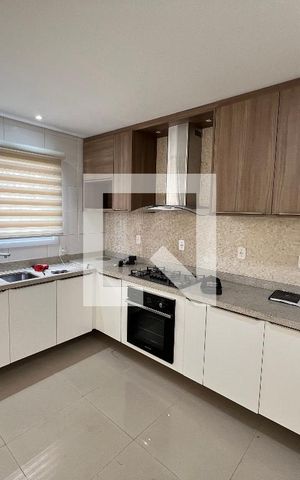 Casa à venda com 172m², 3 quartos e 2 vagas Casa à venda com 172m², 3 quartos e 2 vagasCozinha