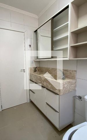 Casa à venda com 172m², 3 quartos e 2 vagas Casa à venda com 172m², 3 quartos e 2 vagasBanheiro da Suíte