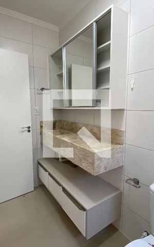 Casa à venda com 172m², 3 quartos e 2 vagas Casa à venda com 172m², 3 quartos e 2 vagasBanheiro 2