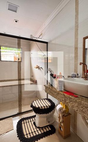 Casa à venda com 266m², 3 quartos e 5 vagas Casa à venda com 266m², 3 quartos e 5 vagasBanheiro da Suíte