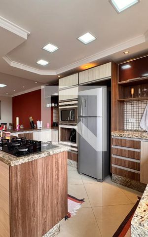 Casa à venda com 266m², 3 quartos e 5 vagas Casa à venda com 266m², 3 quartos e 5 vagasCozinha