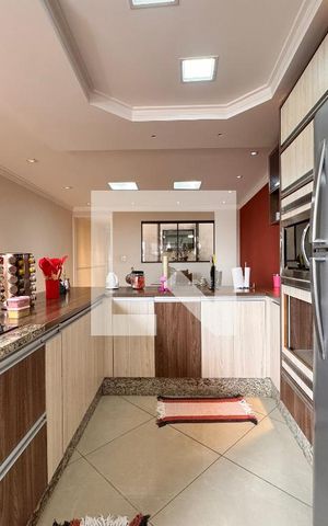 Casa à venda com 266m², 3 quartos e 5 vagas Casa à venda com 266m², 3 quartos e 5 vagasCozinha