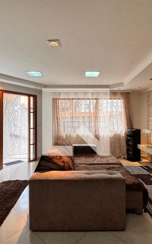 Casa à venda com 266m², 3 quartos e 5 vagas Casa à venda com 266m², 3 quartos e 5 vagasSala