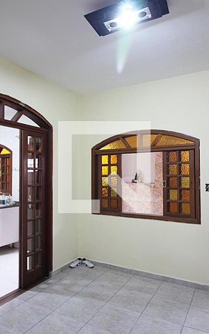 Casa para alugar com 75m², 3 quartos e 1 vagaSala 