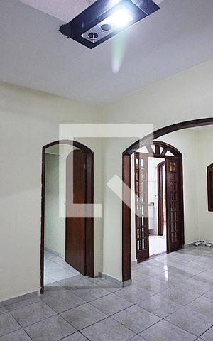 Casa para alugar com 75m², 3 quartos e 1 vagaSala 