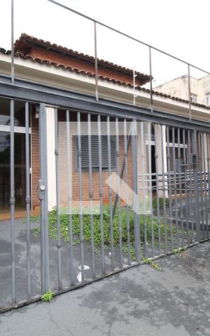 Casa para alugar com 320m², 6 quartos e 1 vagaFachada