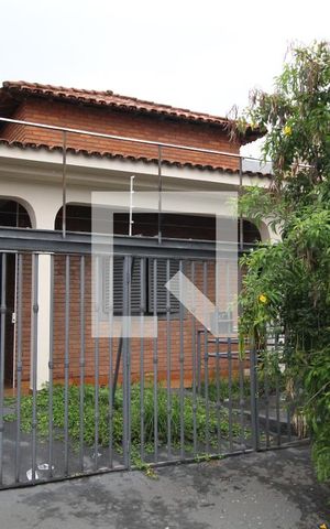 Casa para alugar com 320m², 6 quartos e 1 vagaFachada