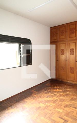 Casa para alugar com 320m², 6 quartos e 1 vagaQuarto 4