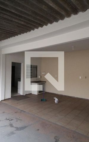 Casa para alugar com 320m², 6 quartos e 1 vagaQuintal