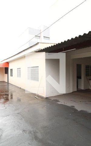 Casa para alugar com 320m², 6 quartos e 1 vagaQuintal