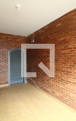 Casa para alugar com 320m², 6 quartos e 1 vagaGaragem