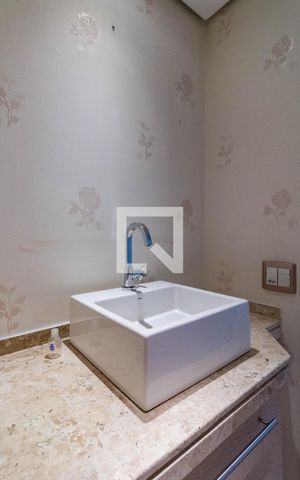 Apartamento para alugar com 197m², 3 quartos e 3 vagas Apartamento para alugar com 197m², 3 quartos e 3 vagasBanheiro