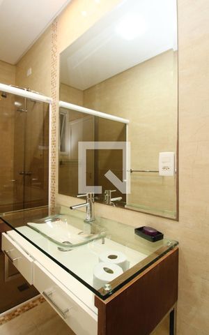 Casa à venda com 400m², 4 quartos e 4 vagasBanheiro da Suíte 2