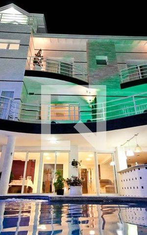 Casa à venda com 400m², 4 quartos e 4 vagas Casa à venda com 400m², 4 quartos e 4 vagasVista da Piscina