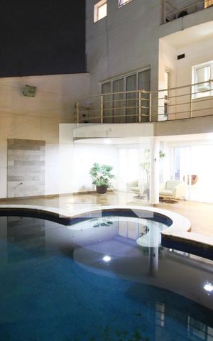 Casa à venda com 400m², 4 quartos e 4 vagasÁrea Exterma - Piscina