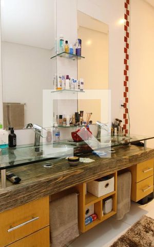 Casa à venda com 400m², 4 quartos e 4 vagasBanheiro da Suíte 4