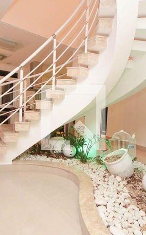 Casa à venda com 400m², 4 quartos e 4 vagas Casa à venda com 400m², 4 quartos e 4 vagasSala