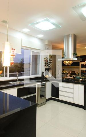 Casa à venda com 400m², 4 quartos e 4 vagasCozinha