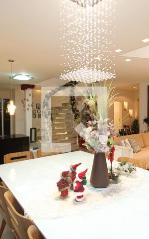 Casa à venda com 400m², 4 quartos e 4 vagasSala