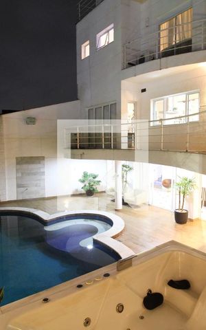Casa à venda com 400m², 4 quartos e 4 vagasÁrea Exterma - Piscina