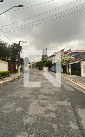 Casa à venda com 400m², 4 quartos e 4 vagas Casa à venda com 400m², 4 quartos e 4 vagasVista da Rua