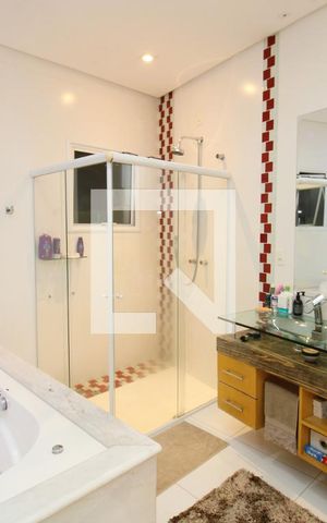 Casa à venda com 400m², 4 quartos e 4 vagasBanheiro da Suíte 4
