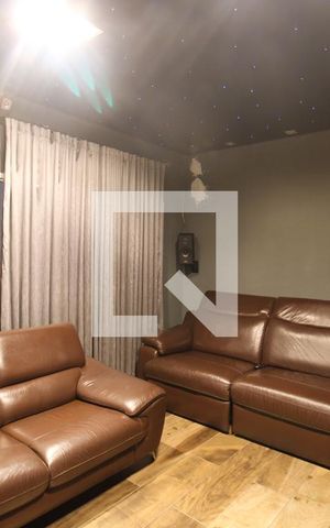 Casa à venda com 400m², 4 quartos e 4 vagasSala de TV