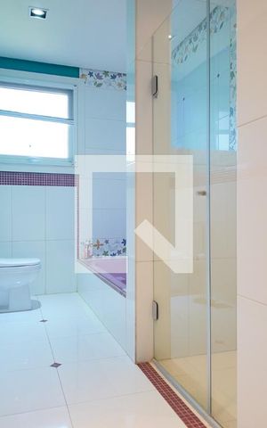 Casa para alugar com 500m², 3 quartos e 4 vagasBanheiro Corredor