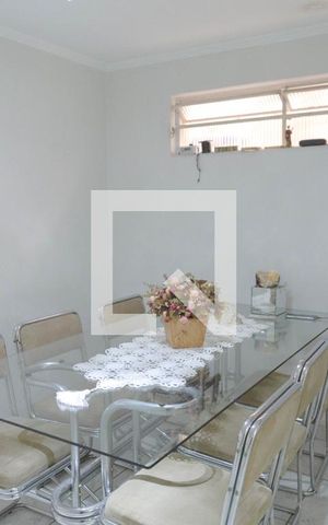 Casa à venda com 190m², 3 quartos e 2 vagas Casa à venda com 190m², 3 quartos e 2 vagasSala