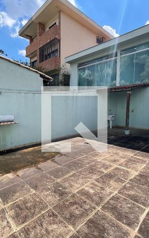 Casa à venda com 225m², 3 quartos e 3 vagas Casa à venda com 225m², 3 quartos e 3 vagasVaranda da Sala