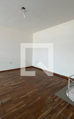 Casa à venda com 225m², 3 quartos e 3 vagas Casa à venda com 225m², 3 quartos e 3 vagasSala