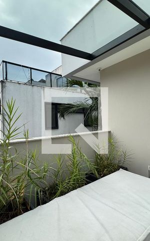 Apartamento à venda com 400m², 4 quartos e 4 vagas Apartamento à venda com 400m², 4 quartos e 4 vagasSuíte 1 - Varanda