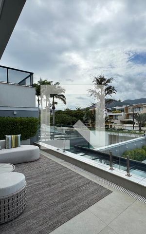 Apartamento à venda com 400m², 4 quartos e 4 vagas Apartamento à venda com 400m², 4 quartos e 4 vagasSuíte 2 - Varanda
