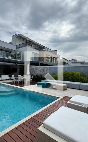 Apartamento à venda com 400m², 4 quartos e 4 vagas Apartamento à venda com 400m², 4 quartos e 4 vagasÁrea externa