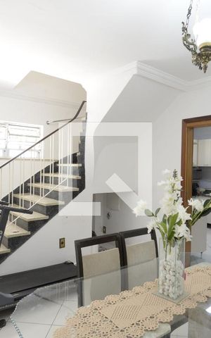 Casa à venda com 213m², 3 quartos e 2 vagasSala