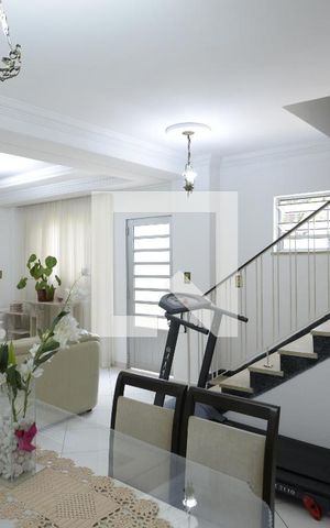 Casa à venda com 213m², 3 quartos e 2 vagasSala