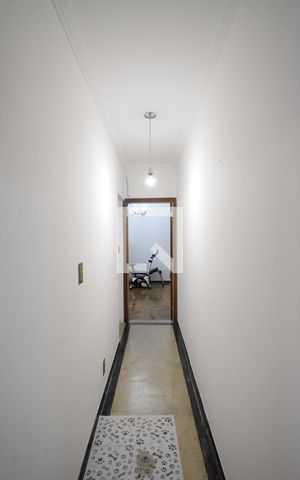 Casa à venda com 213m², 3 quartos e 2 vagasCorredor