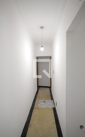 Casa à venda com 213m², 3 quartos e 2 vagasCorredor