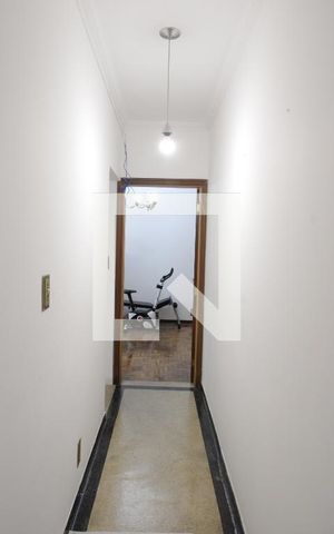 Casa à venda com 213m², 3 quartos e 2 vagasCorredor