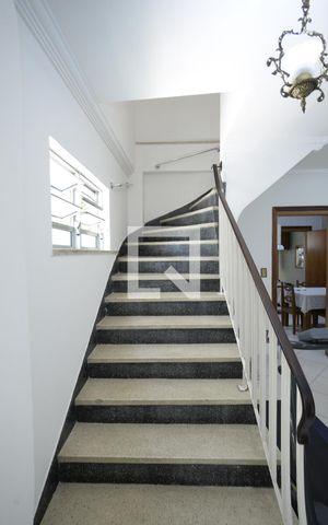 Casa à venda com 213m², 3 quartos e 2 vagasEscada