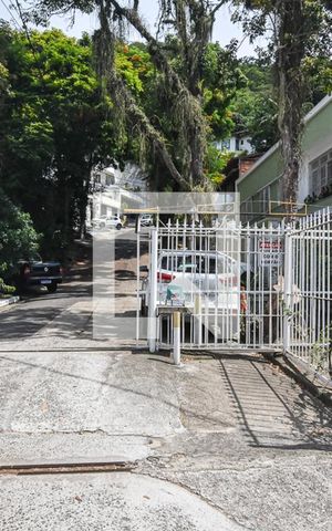 Casa à venda com 167m², 2 quartos e 1 vaga Casa à venda com 167m², 2 quartos e 1 vagaFachada