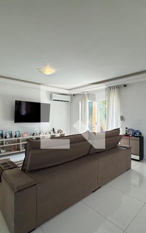 Casa de condomínio à venda com 280m², 4 quartos e 1 vaga Casa de condomínio à venda com 280m², 4 quartos e 1 vagaSala